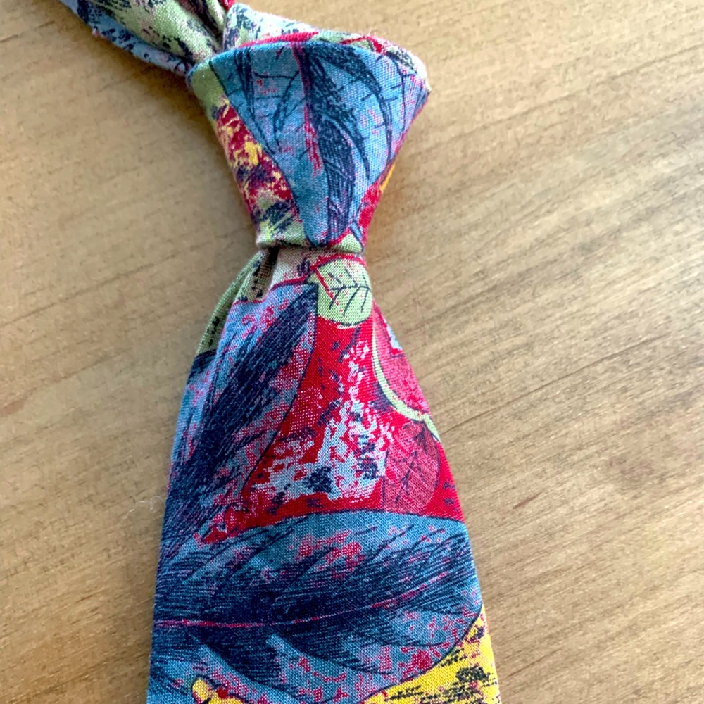 Mixed coloured tie